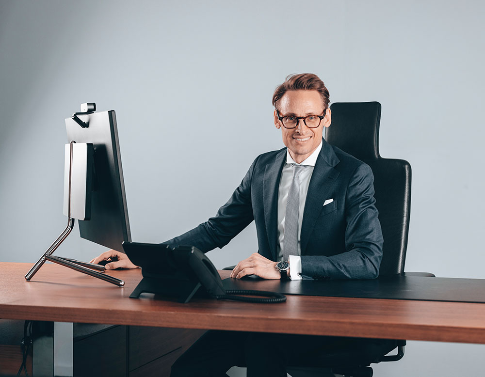 Foto von Notar Dr. Christian Berringer an seinem Arbeitsplatz